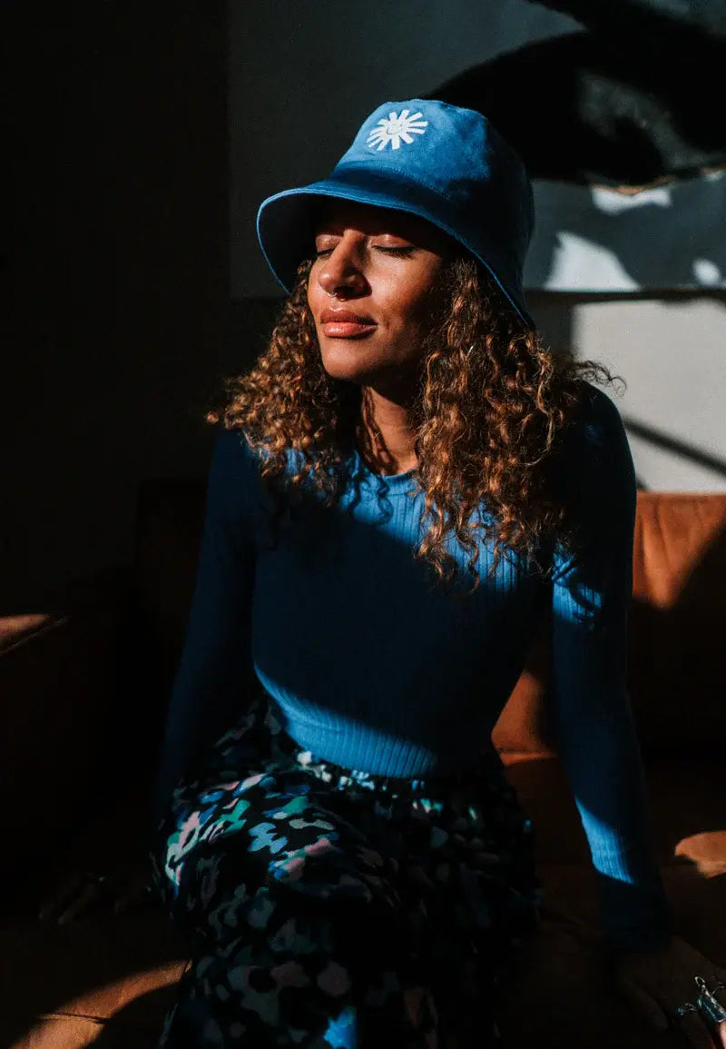 SUN SMILE Bucket Hat